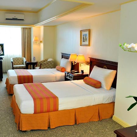 Networld Hotel Spa And Casino Pasay Eksteriør billede