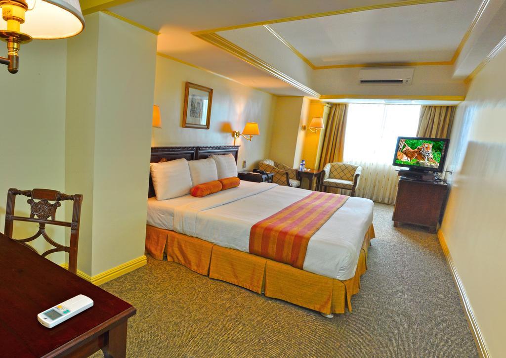 Networld Hotel Spa And Casino Pasay Eksteriør billede